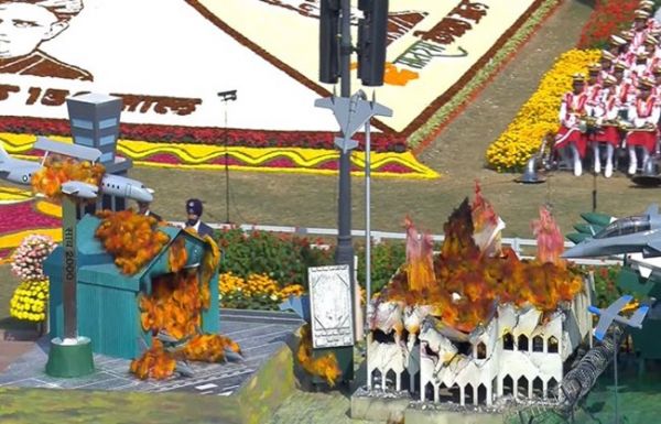 वायु सेना ने कर्तव्य पथ पर 'सिंदूर' फॉर्मेशन में फाइटर जेट उड़ाकर किया फ्लाई पास्ट