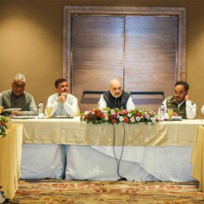 कोलकाता पहुंचे अमित शाह, शुभेंदु अधिकारी और शमिक भट्टाचार्य संग की बैठक