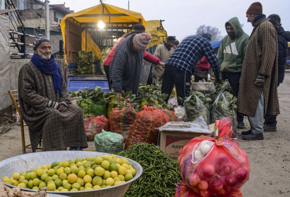 चिल्लई खुर्द' की शुरुआत और भीषण सर्दी के दौर के अंत के साथ ही कश्मीर में रात का तापमान हिमांक बिंदु से नीचे