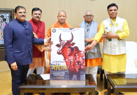 मुख्यमंत्री योगी से मिले &lsquo;गोदान&rsquo; फिल्म के निर्माता-निर्देशक विनोद चौधरी, ट्रेलर लॉन्च