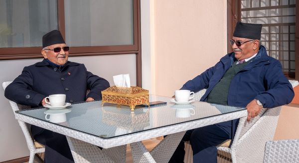 नेपाल : अस्पताल में भर्ती ओली से प्रचण्ड ने की मुलाकात