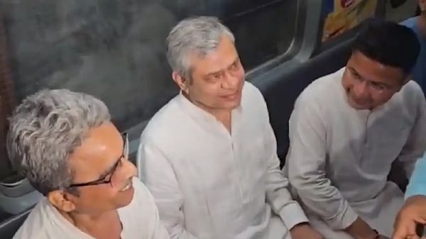 कोलकाता मेट्रो से केंद्रीय रेल मंत्री अश्विनी वैष्णव ने किया सफर, नबान्न में अहम बैठक