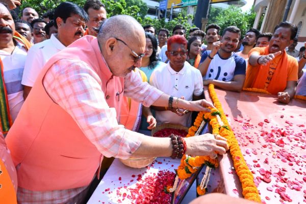 छग : गिरिराज सिंह ने बाबा साहब आम्बेडकर को अर्पित की श्रद्धांजलि
