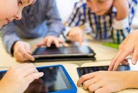 इंटरनेट की पहुंच से भारतीय बच्चों पर बढ़ता संकट