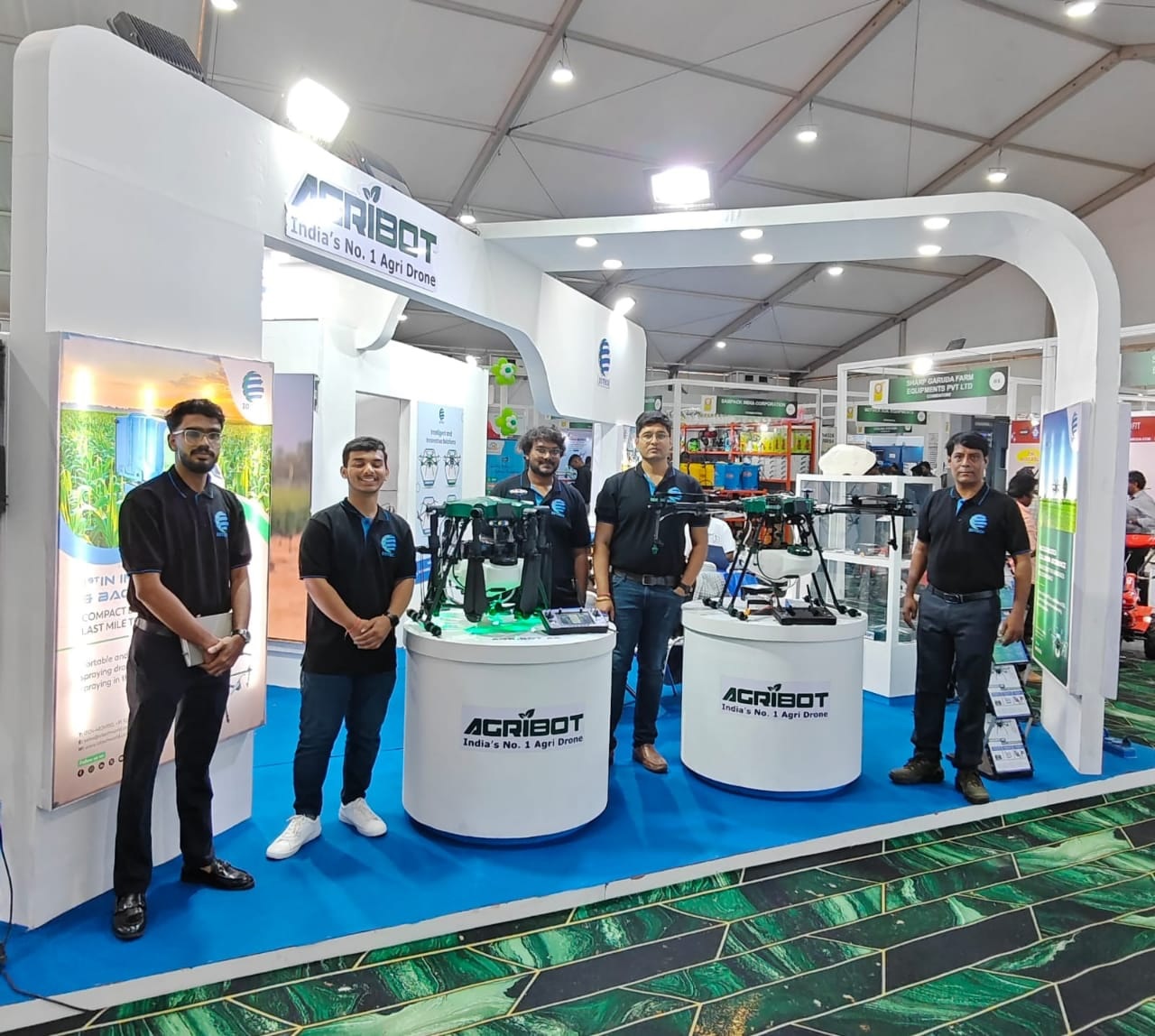 किसानों के मदद के लिए आ गया स्वदेशी एग्रीबोट एमएक्स ड्रोन, छिड़काव में करेगा मदद