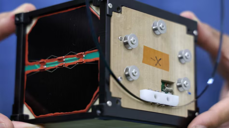 दुनिया का पहला लकड़ी का सैटेलाइट LignoSat लॉन्च 