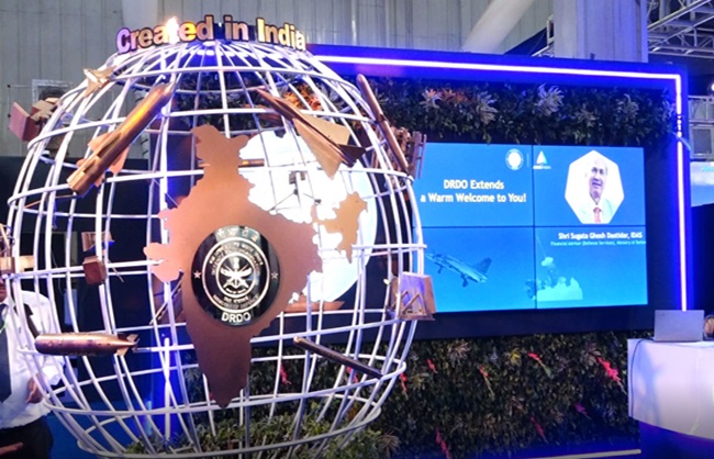 डीआरडीओ ने एयरो इंडिया के भारतीय मंडप में रखा हथियारों का स्वदेशी मॉडल