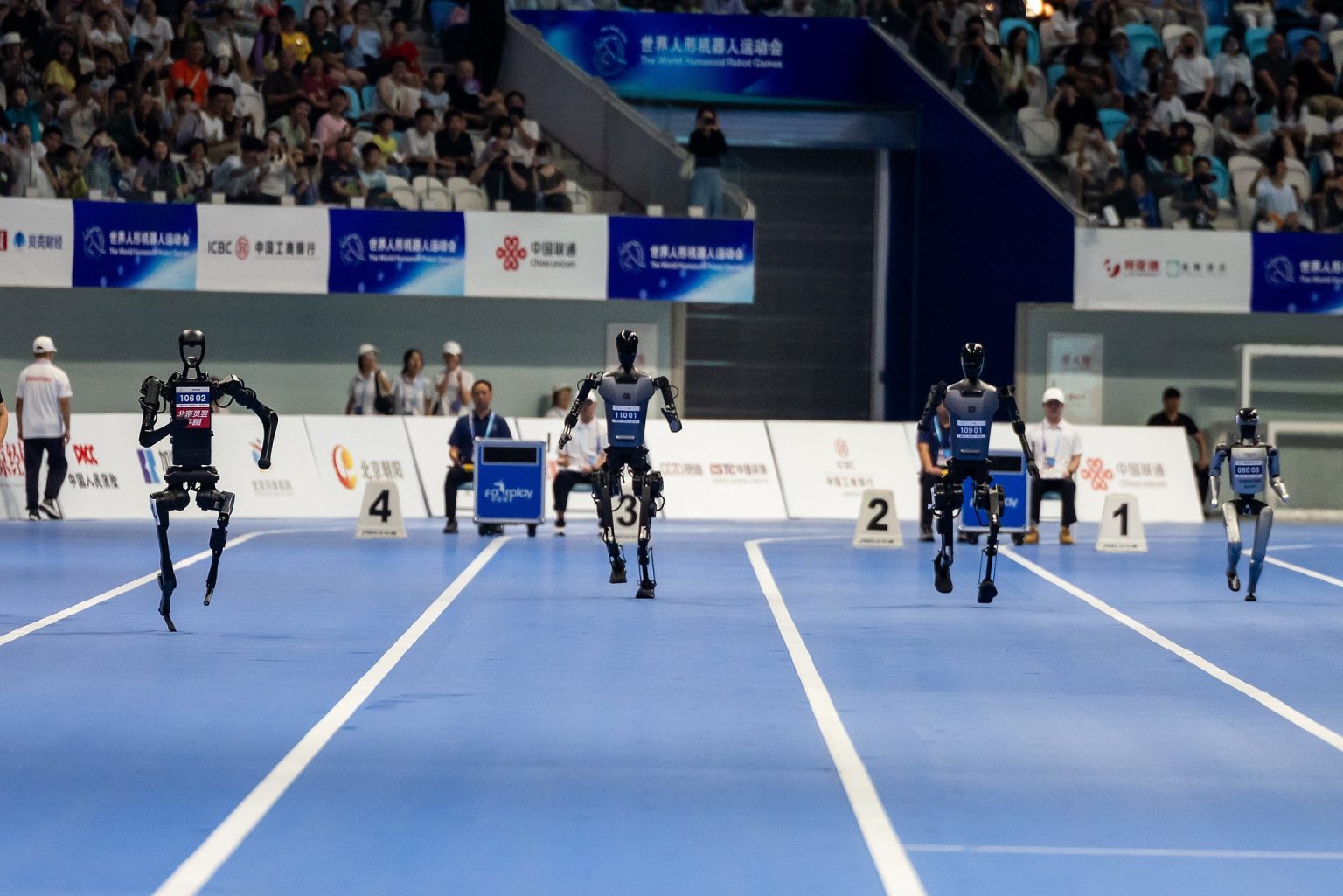 "बीजिंग में विश्व रोबोट खेलों में 500 से अधिक ह्यूमनॉइड्स ने दिखाया दम"