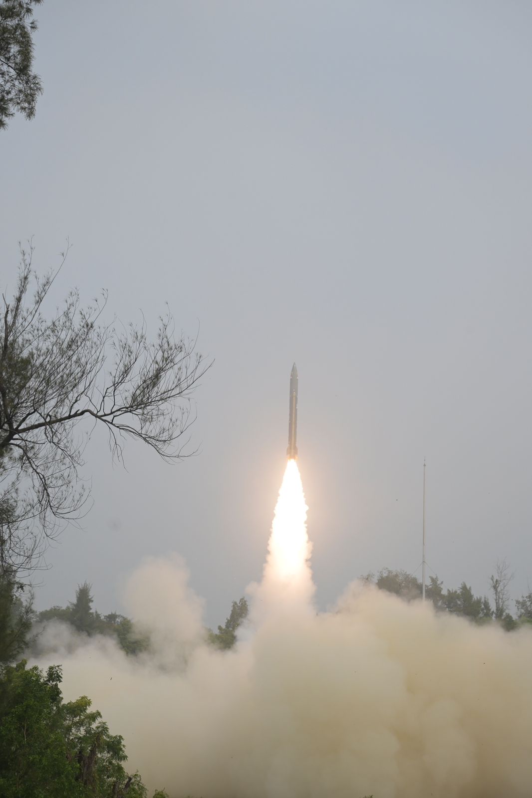 डीआरडीओ ने ओडिशा तट से दो प्रलय मिसाइलों का सफल प्रक्षेपण किया।