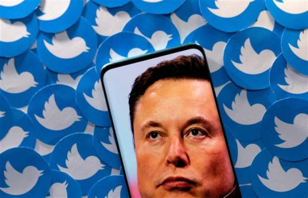 Twitter tells employees there are no plans for layoffs after Elon Musk&rsquo;s acquisition