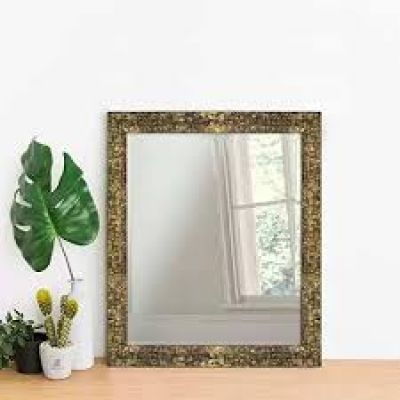 दर्पण में कौन ?