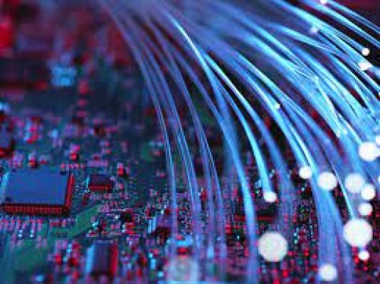 किसने की थी ऑप्टिकल फाइबर की खोज  ? 