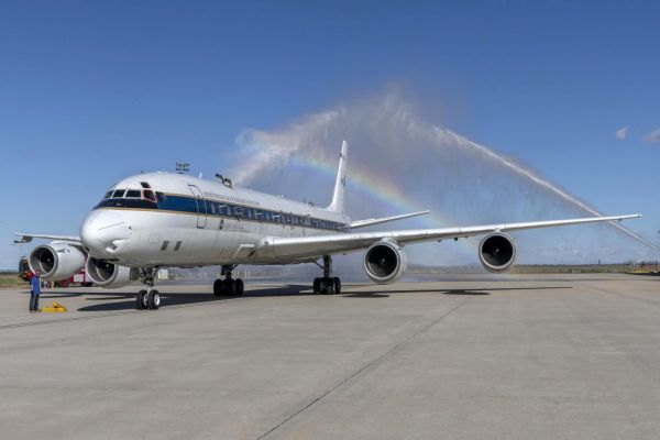 नासा के DC-8 ने स्ट्रैटोस्फियर को विदाई दी और कक्षा को नमस्कार किया