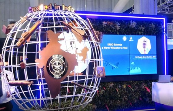 डीआरडीओ ने एयरो इंडिया के भारतीय मंडप में रखा हथियारों का स्वदेशी मॉडल