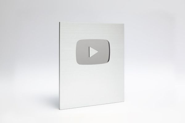 YouTube सिल्वर प्ले बटन: कैसे मिलता है और क्या हैं इसके नियम?