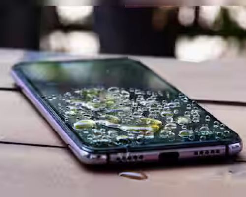 फोन में पानी चला जाए तो क्या करें और क्या नहीं?