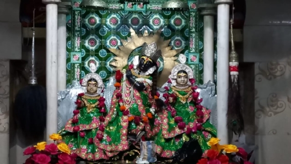 झांसी के मुरली मनोहर मंदिर में राधा-कृष्ण के साथ रुक्मिणी की भी होती है पूजा