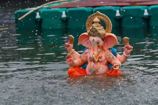  मुंबई में गणेशोत्सव के पाँचवें दिन 36 हजार से अधिक गणेश मूर्तियाें का हुआ विसर्जन